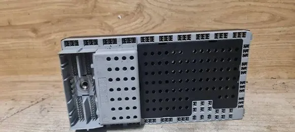Volvo V70 Fuse module 08697207 08688434
