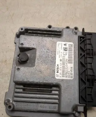 Peugeot 208 Engine control unit/module 9666729680 9805947580 0281019820