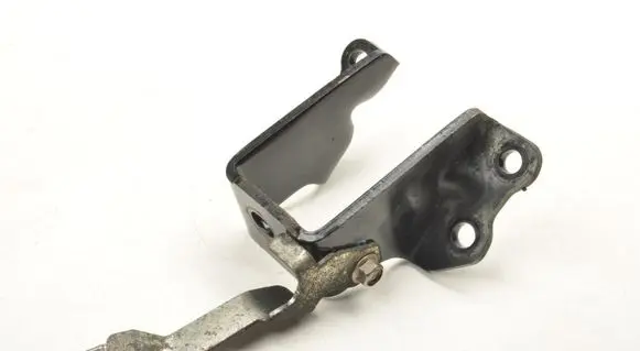 Isuzu D-Max Engine mounting bracket