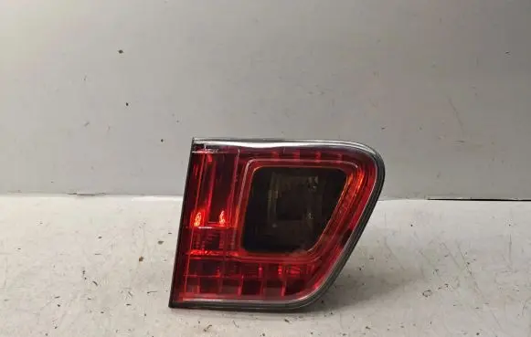 Toyota Avensis T270 Tailgate rear/tail lights 8158105110