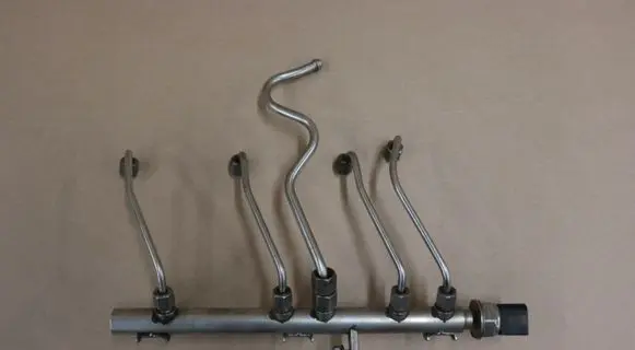 BMW 1 E81 E87 Fuel main line pipe 7562474