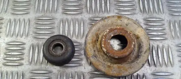 Volkswagen PASSAT B4 Coil spring mount 