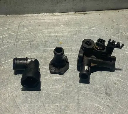 Volkswagen Golf III Thermostat housing 037121619 107308 100720