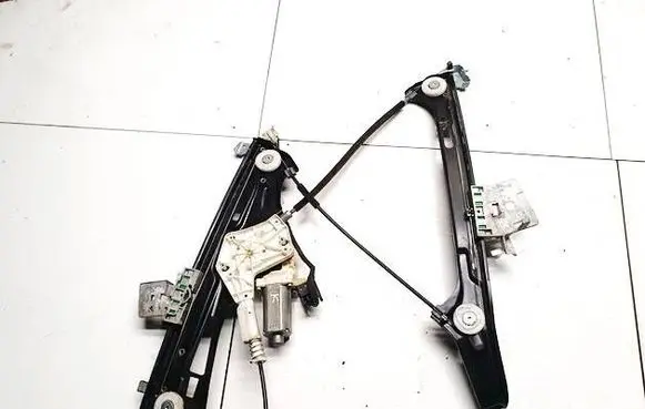 Mercedes-Benz CLS C219 Sliding door window regulator with motor a2197200946 980397-107