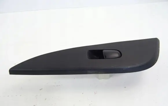 Nissan Pulsar Quarter vent window switch 829603ZL0A