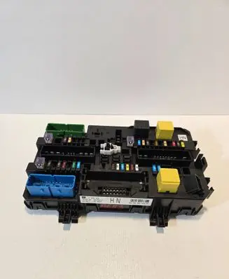 Opel Zafira B Fuse module 13220829 5DK00866943