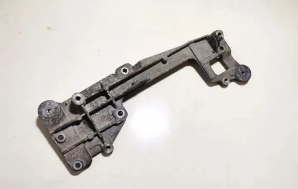 Skoda Octavia Mk2 (1Z) Engine mounting bracket 03g131159