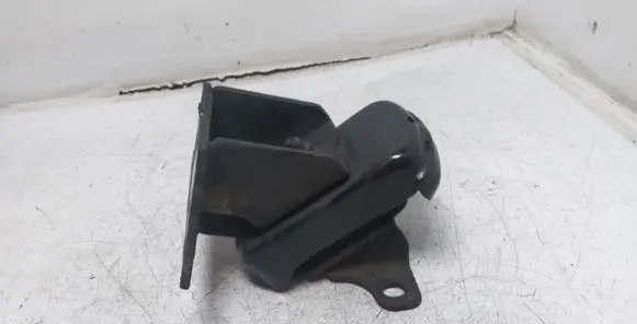 KIA Sorento Engine mount bracket