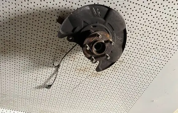 Subaru Outback Front wheel hub