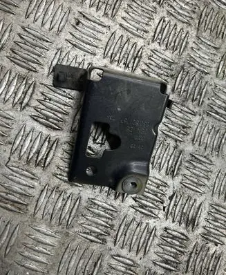 Fender mounting bracket