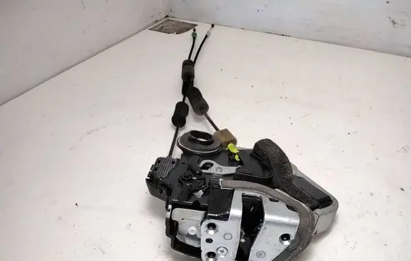 Lexus IS 220D-250-350 Rear door lock 5K2321