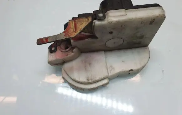 Volkswagen Caddy Front door lock 6K2837015G