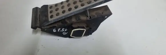 Mercedes-Benz E C207 W207 Accelerator throttle pedal A2043000204