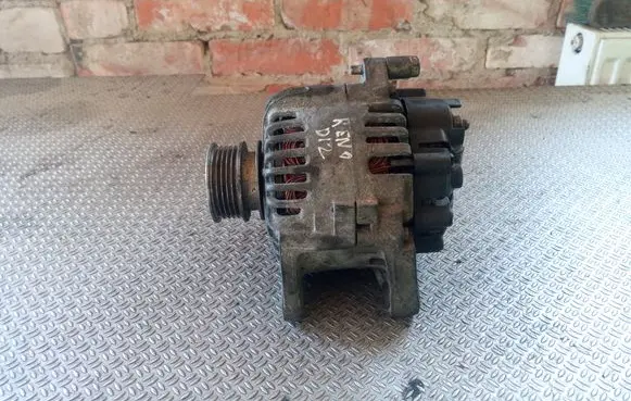 Renault Clio III Generator/alternator 8200667608A