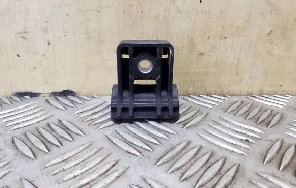 Opel Zafira C Radiator mount bracket 13250318