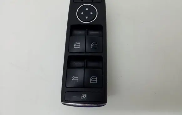 Mercedes-Benz C W204 Electric window control switch A2048703558