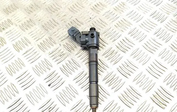 Volvo XC40 Fuel injector 31452115