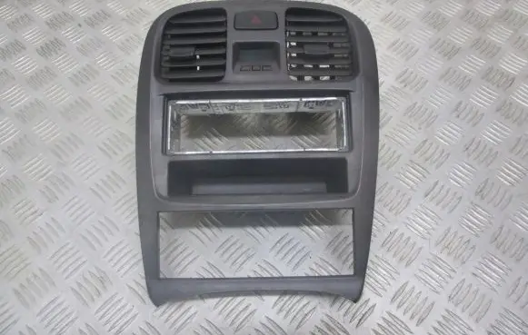 Hyundai Sonata Radio/GPS head unit trim 
