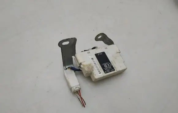 Toyota Prius (XW20) Door central lock control unit/module 8999247020