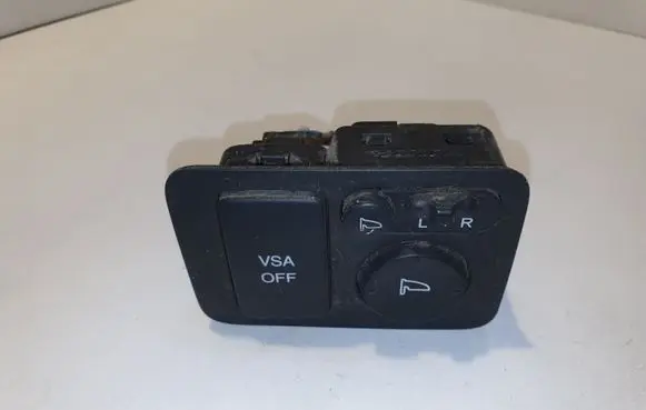 Honda CR-V Wing mirror switch M33212