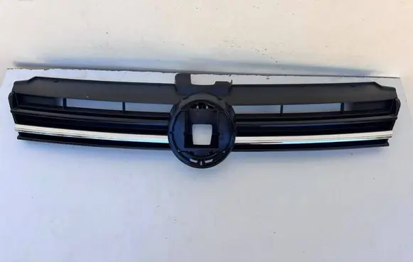 Volkswagen Golf VII Front bumper upper radiator grill 5G0853653Q