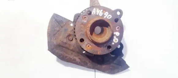 Volkswagen Golf III Front wheel hub