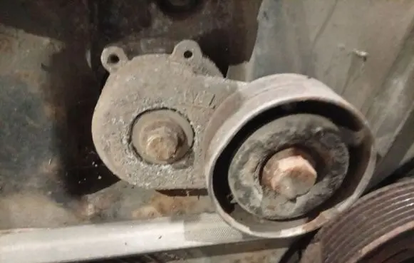 Chrysler Voyager Generator/alternator belt tensioner