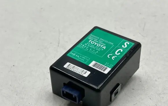 Toyota Avensis T270 Door control unit/module 8974005070 61B655000