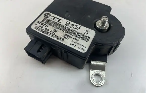 Audi A6 S6 C6 4F Power management control unit 4F0915181B