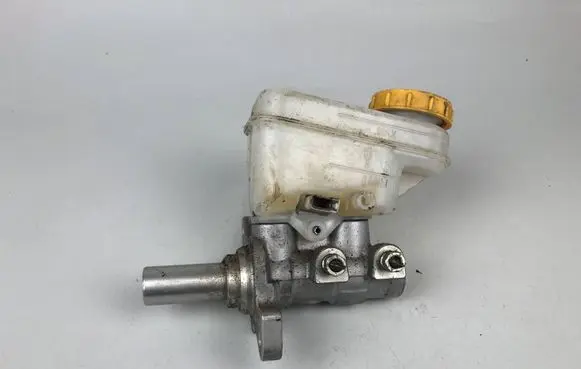 Subaru Forester SJ Master brake cylinder