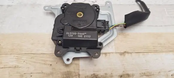 Toyota Corolla Verso E121 Air flap motor/actuator 0637007440 10C2152