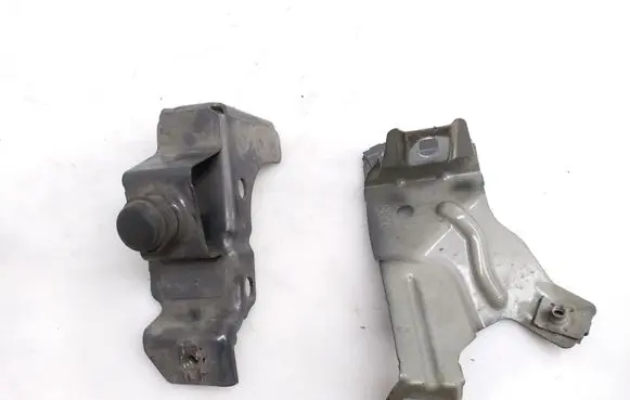 Opel Zafira C Fender mounting bracket