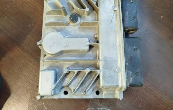 Opel Astra J Engine control unit/module 55591495