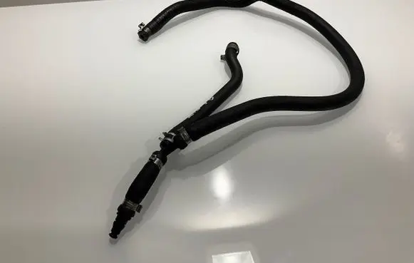 Mercedes-Benz CLS C219 Engine coolant pipe/hose