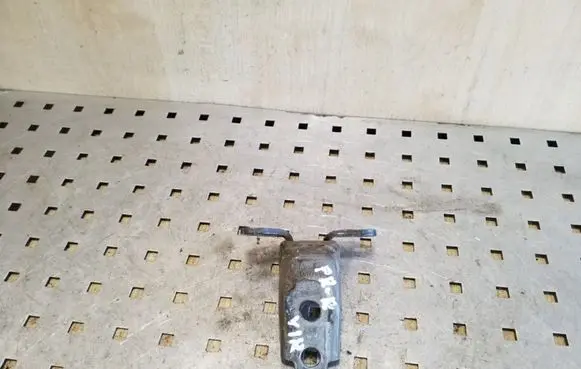 Honda CR-V Front door upper hinge