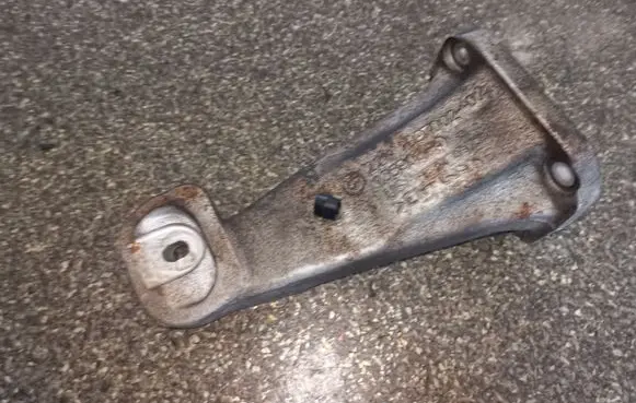 BMW X5 E53 Engine mounting bracket 1097002