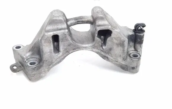 Citroen C4 II Engine mounting bracket 9676523180