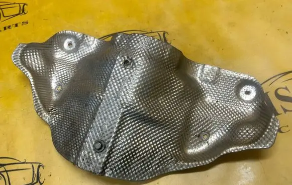Mercedes-Benz GL X166 Exhaust heat shield A1646823671