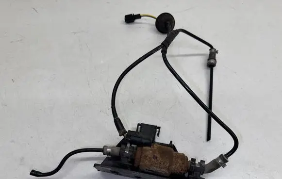 Volkswagen PASSAT B7 Webasto auxiliary heater fuel pump 9019847B