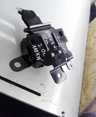 Nissan Qashqai Middle seatbelt (rear) 88854JD000