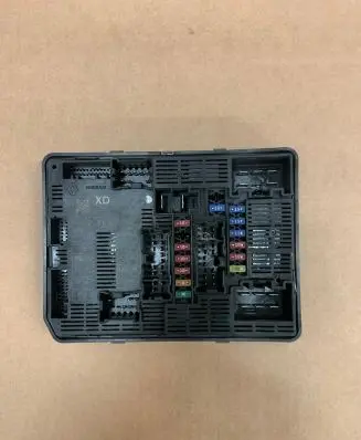 Nissan Micra C+C Fuse module 284B75RF0A 161003 73352R00S5