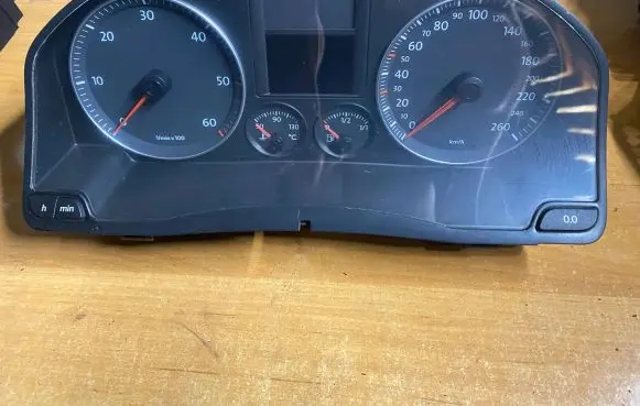 Volkswagen Golf V Speedometer (instrument cluster) 1K0920864B V0002000