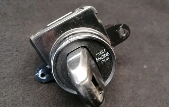 Volkswagen Touareg II Ignition lock 7P6905843