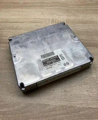Toyota Avensis T250 Engine control unit/module ECU 8966105690 MB1758006324