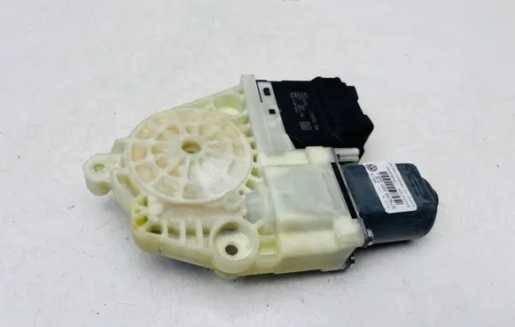 Volkswagen PASSAT B7 Rear door window regulator motor 3AA959795 3AA959703A