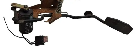 Opel Frontera B Accelerator throttle pedal 09129107