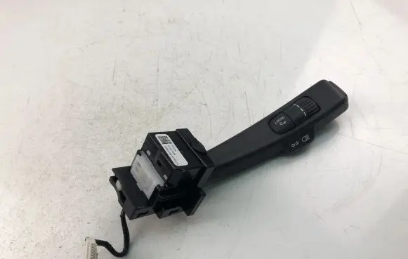 Volvo XC70 Wiper turn signal indicator stalk/switch 31327904