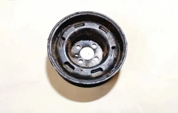 Volkswagen PASSAT B5.5 Crankshaft pulley 06B105243D