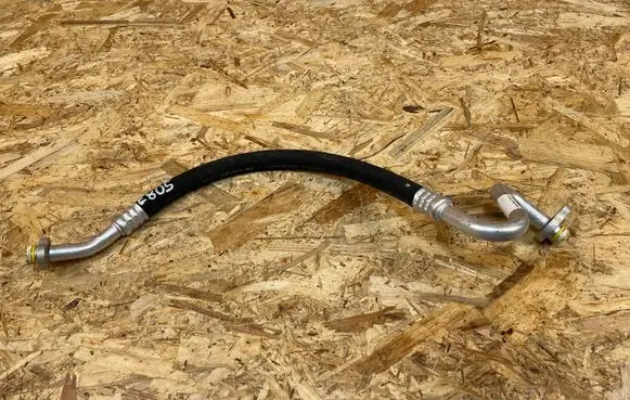 Volvo XC40 Air conditioning (A/C) pipe/hose 31694882