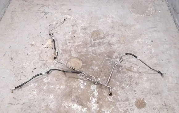 Gearbox oil cooler pipe/hose